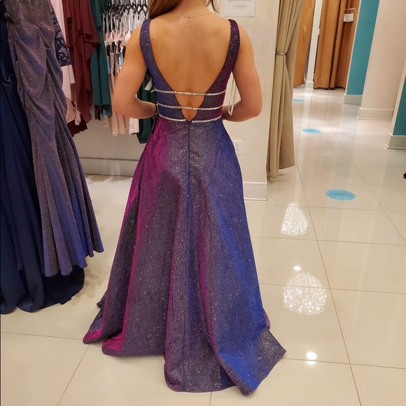 Irredecent Prom Dress! - Picture 5 of 8